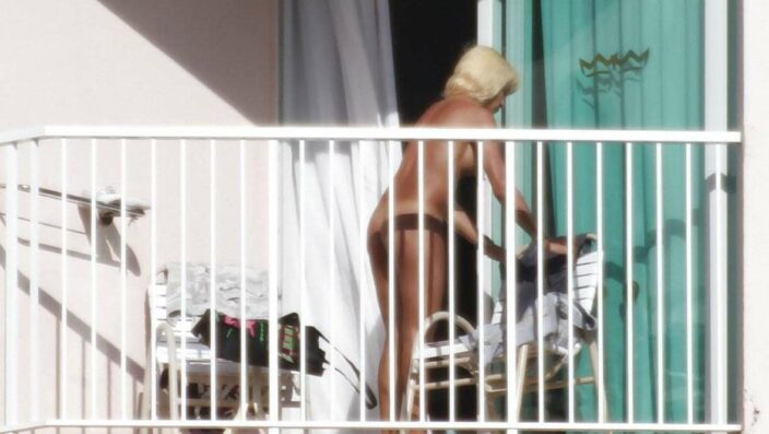 A meztelenkedő - Szex Blog Történetek