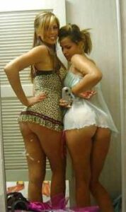 Leszbi élmény a barátnömmel