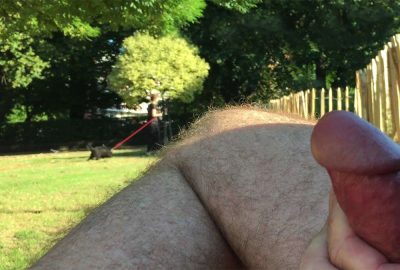 Meztelenül olvasok a parkban egy padon - Szex Blog