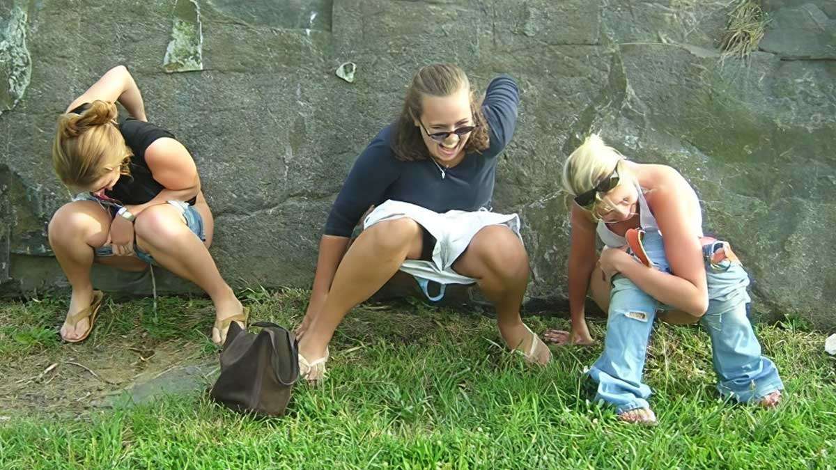 Három lány verte ki a farkam a vécében - Szex Blog